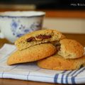 Des biscuits fourrés au chocolat.