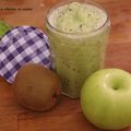 Smoothie vert : kiwi, pomme grany, concombre