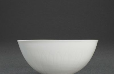 A rare tianbai-glazed anhua-decorated 'lianzi' bowl, Ming dynasty, Yongle period