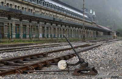 Gare internationale de Canfranc près du tunnel du Somport ( vallée d'Aspe )