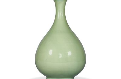 An exceptional Longquan celadon pear-shaped vase, yuhuchunping, Ming dynasty, 14th-15th century