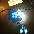 Sautoir "fleur fimo" Bleu/turquoise 25€