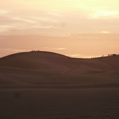 J 6 : Dégustation de matfouna et bivouac dans les dunes...
