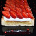 Tarte aux fraises et aux baies roses