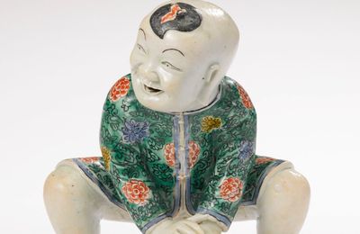 A susancai figure of a young boy, Qing dynasty, Kangxi period (1662-1722)