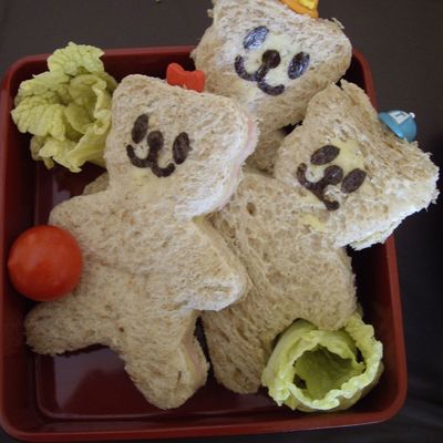 Bento : la famille nounours joue au ballon! ^^