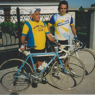 Retrouvez vos Ancêtres des pelotons cyclistes 1967 à 1996, et  aussi  le  Vélo Club Blérois Bléré 37 Indre et Loire  en Touraine de  1993 à  1996  par JR-53  ci dessous sur Canalblog mais   aussi  sur  https://veloclub.over-blog.com/