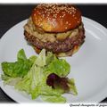 BURGERS AU FOIE GRAS, CREME DE CEPES ET OIGNONS CARAMELISES