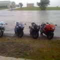 Le Team Suzuki sous la pluie 