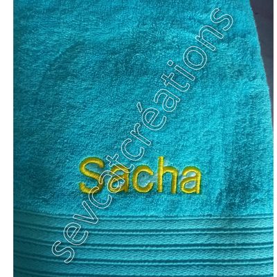 une serviette brodée de plus