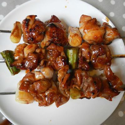 Yakitori (cuisse de poulet et poireau)/焼き鳥、モモ