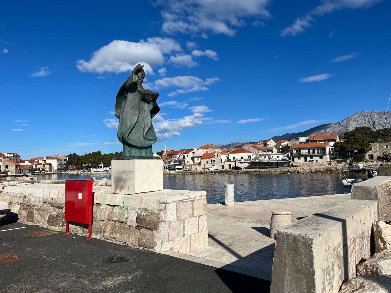 Sucuraj, Saint Nicolas, bronze de Dijana Iva Sesaric (2003), mardi 20 février 2024