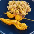 BROCHETTES DE POULET SAUCE SATE ET RIZ CANTONNAIS