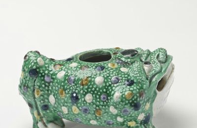 A susancai toad-form water dropper, Qing dynasty, Kangxi period (1662-1722)