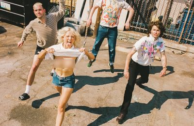 AMYL AND THE SNIFFERS – Cartoon Darkness (2024)