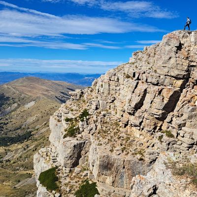 LES MONGES depuis le LAC d' ESPARRON