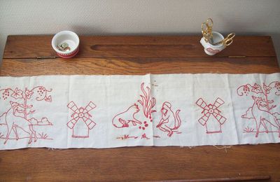 ANCIENNE BRODERIE - redwork