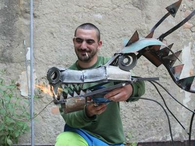 Maman Dragon sort de son Terrier !