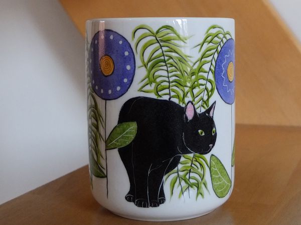 Chat noir peint sur mug