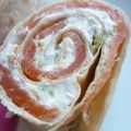 Wraps au chèvre, saumon fumé et cacahuètes wasabi