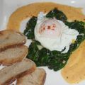 OEUF POCHE SUR LIT D'EPINARDS ET OSEILLE, SAUCE PAPRIKA