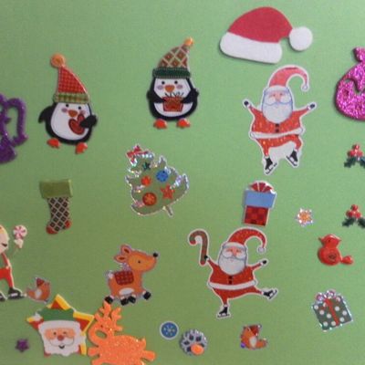 Collage libre de gommettes Noël