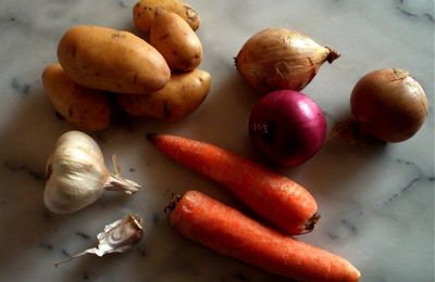 Bonnes copines et frères ennemis au potager