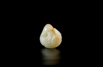 A pale green and russet jade 'phoenix' pendant, Ming Dynasty (1368-1644)