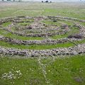 El Hiri Rujm - 42 000 pierres organisées en anneaux concentriques par une race de géants