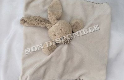 Doudou Plat Lapin Beige Ecru Foulard Bandanas Et Verso Rayures Marron Nature Et Découvertes