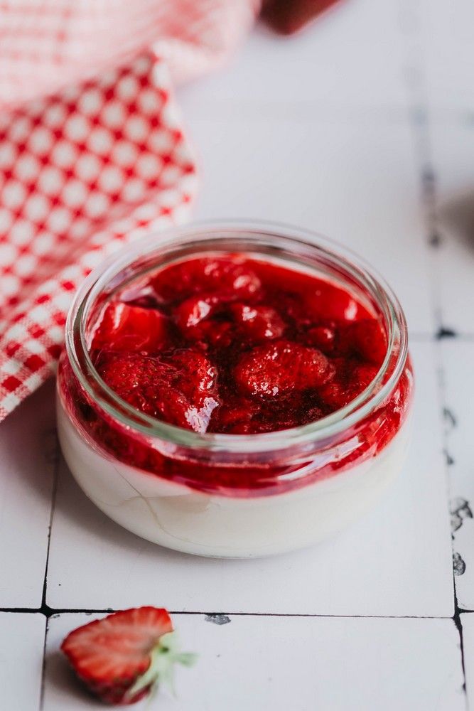 petites crèmes sans four, sans oeuf, sans gluten, express, facile, rapide, compotées de fraises, fleur d'oranger
