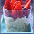 Riz au lait aux fraises et sucre de violette