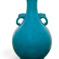 A turquoise-glazed vase, Qing dynasty, Kangxi period (1662-1722)