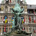 Anvers - main basse sur la ville