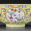 A famille rose yellow-ground 'Medallion' bowl, Jiaqing six-character seal mark in iron red and of the period (1796-1820)