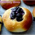 Blueberry buns ( Brioches aux myrtilles)
