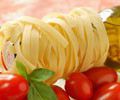 TAGLIATELLES AVEC TOMATES CERISES  CAPRES ET OLIVES