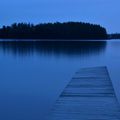 Bleu nuit, bleu pluie, sur le lac Siljan