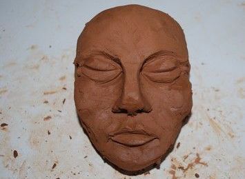 Sculpter un visage, c'est un vrai métier !