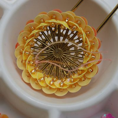 Broche paillettée