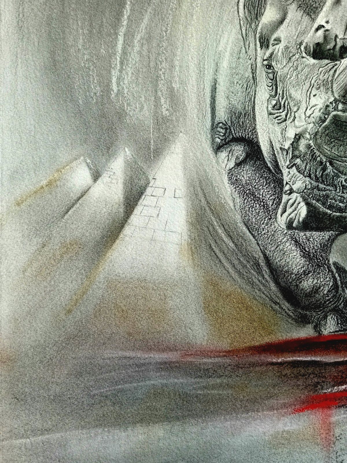 Dessin. Pyramides dessinées au crayon et pastel sec couleur or.