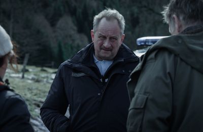 Critique- Un ours dans le Jura : Franck Dubosc réalise son Fargo jurassien