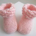 Chaussons roses, revers astrakan, laine bb tricot bebe fait main