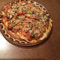 Pizza aux fleurs de trèfle, compotée de poivron et renouée bistorte