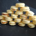 Macarons noix de coco / Ganache caramel au beurre salé