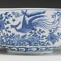 A large blue and white 'phoenix' bowl, Ming dynasty, 17th century