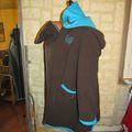 Manteau de portage chocolat turquoise aux papillons