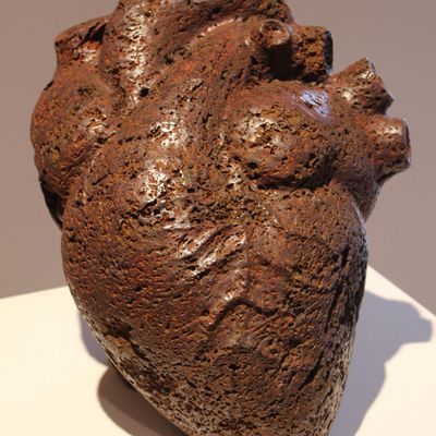 Cœur minéral, une nature à préserver : Chrome de fer, hauteur : 40 cm