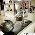 A nouveau Lorenzo Quinn, sculpteur sur bronze extraordinaire. Jugez-en avec cette vidéo.