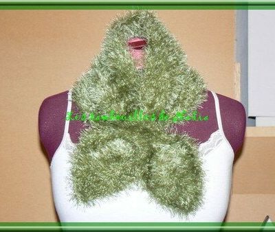 VENDUE ref 0070 écharpe feuille verte 17€